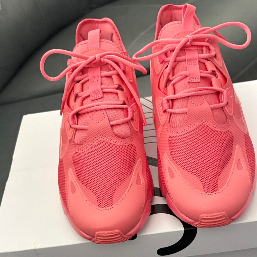 Nike Women's Coral Sneakers Max 270 - Picture 9 of 11